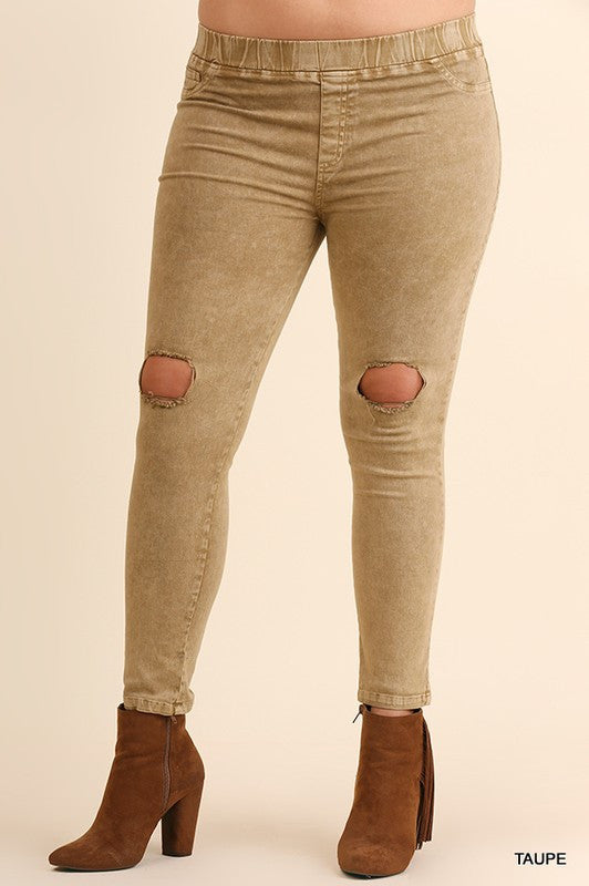 Knee Rip Washed Jeggings by Umgee (Curvy) - Blush Boutique Bremen